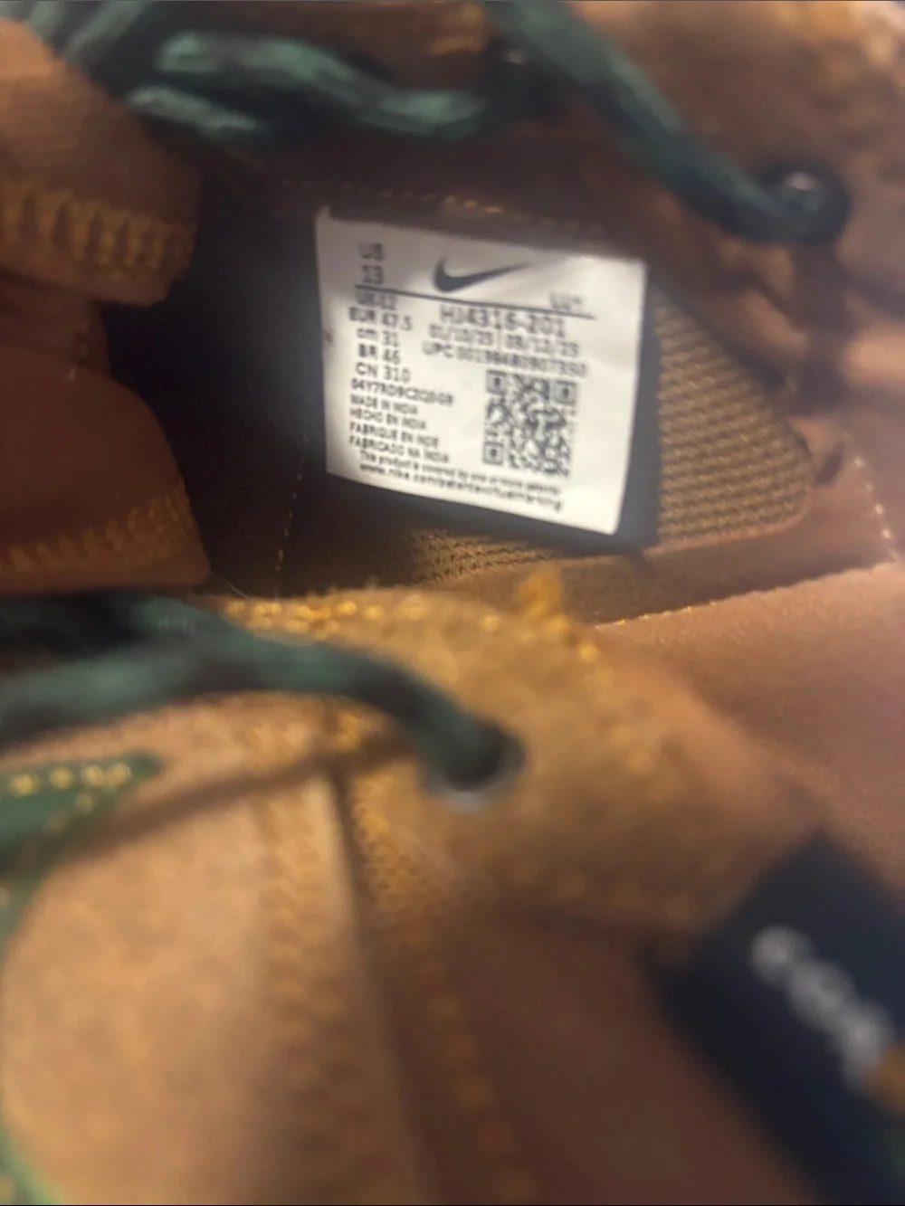 AuthenticNike ClTY Premium Condura Brown Low-Top Sneakers with Green Swoosh. S13